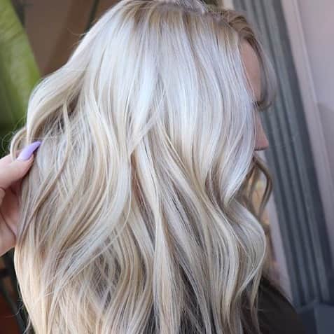 CosmoProf Beautyさんのインスタグラム写真 - (CosmoProf BeautyInstagram)「Our Platinum Blonde #hairoftheday goes to @hairbylizfanopoulos dimensional summer blonde created with @kenraprofessional SV + 10V + 10B + clear for 20 mins --- 👇 Rules Below!👇 1️⃣Tag your photo #PlatinumHOTD #cosmoprofbeauty #licensedtocreate 2️⃣Post a photo of your hair color against an uncluttered background 3️⃣Mention any products used to color or style the hair --- #repost #hairbylizfanopoulos #platinumhair #perfectlyplatinum」5月7日 21時28分 - cosmoprofbeauty