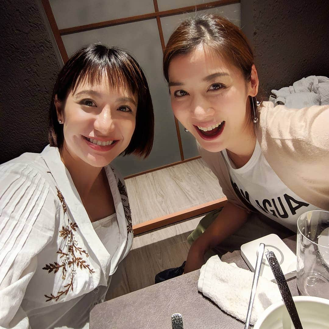 三喜本惠美さんのインスタグラム写真 - (三喜本惠美Instagram)「・ 六本木にOPENした焼肉「ユッチャン」で 美味しいお肉を堪能😋 美味し過ぎて食べ終わってからの@yuriko.niigata  との写真だけ😂 〆は冷麺とビビン麺‼️ #ユッチャン#ユッチャン冷麺#ユッチャン六本木#焼肉女子」5月7日 21時38分 - megumi_mikimoto