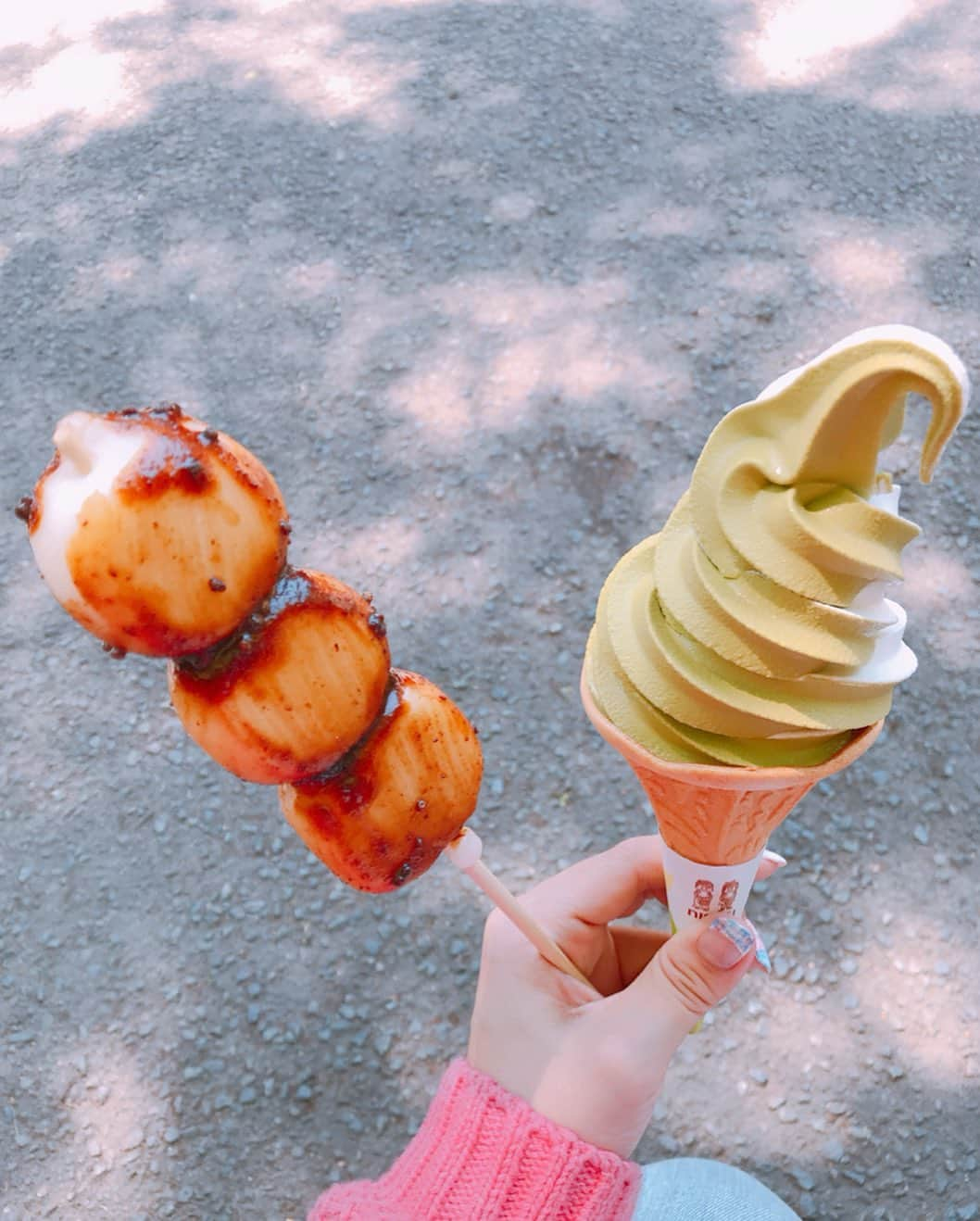 祥子さんのインスタグラム写真 - (祥子Instagram)「🍡🍦 だんごとソフト。 贅沢🤤 #おやつ #スイーツ #団子 #ソフトクリーム  #甘いもの #美味 #美味しいもの」5月7日 21時33分 - sho_ko.0413