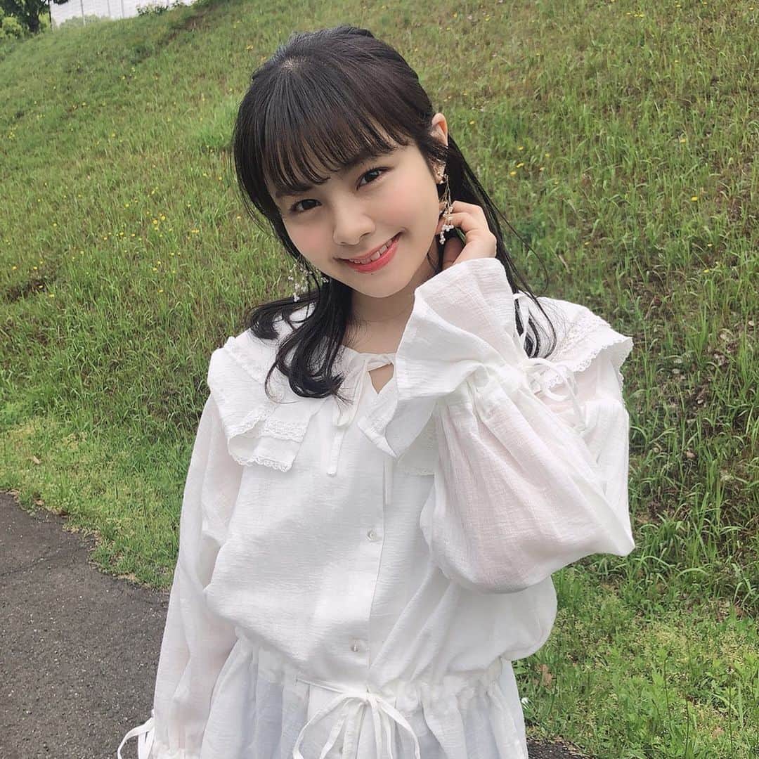 本間日陽さんのインスタグラム写真 - (本間日陽Instagram)「* ゴールデンウィークは たくさん握手会がありました☺︎ 会いに来てくださった全ての方に 感謝します💘  昨日のお洋服です！ 最近、 @whoswhochico の デニムをよく履いてます🌱 形も色もかわいい🌼 握手会スカートのこと多いから 珍しいかな？？笑  右耳の調子があまり良くないので 体調には気をつけて過ごしたいと思います😌🌟 皆さんもゴールデンウィーク明け お仕事や学校お疲れさまです💐  #321_code #wcloset #whoswhochico」5月7日 21時35分 - hinata_homma1110