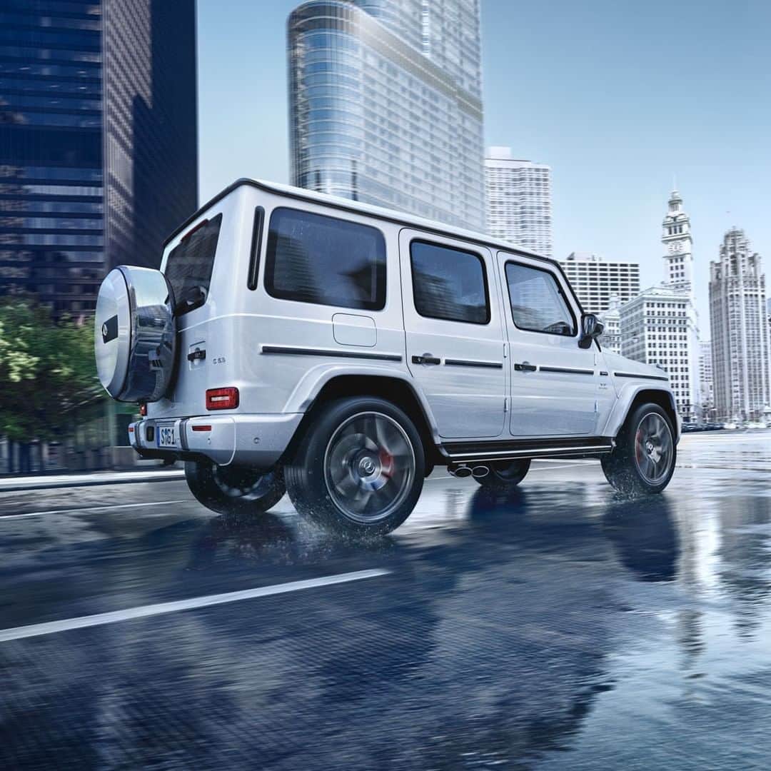 Mercedes AMGさんのインスタグラム写真 - (Mercedes AMGInstagram)「[Mercedes-AMG G 63 | Fuel consumption combined: 13.1 l/100km | CO2 emissions combined: 299 g/km]  For those times when you need to conquer the concrete jungle.  #MercedesAMG #AMG #G63 #StrongerThanTime #DrivingPerformance #Power #Passion #Mercedes #AMG🔥 #Luxury #CarsofInstagram #InstaCar #Lifestyle」5月7日 21時45分 - mercedesamg