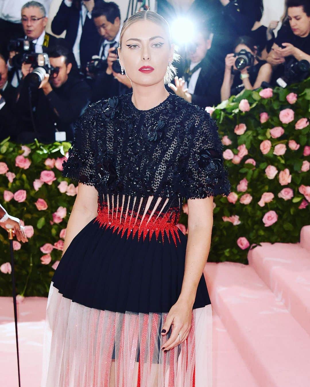 マリア・シャラポワのインスタグラム：「The details of this dress @givenchyofficial dress 👌🏻. Full length coming up 👀📸 Getty」