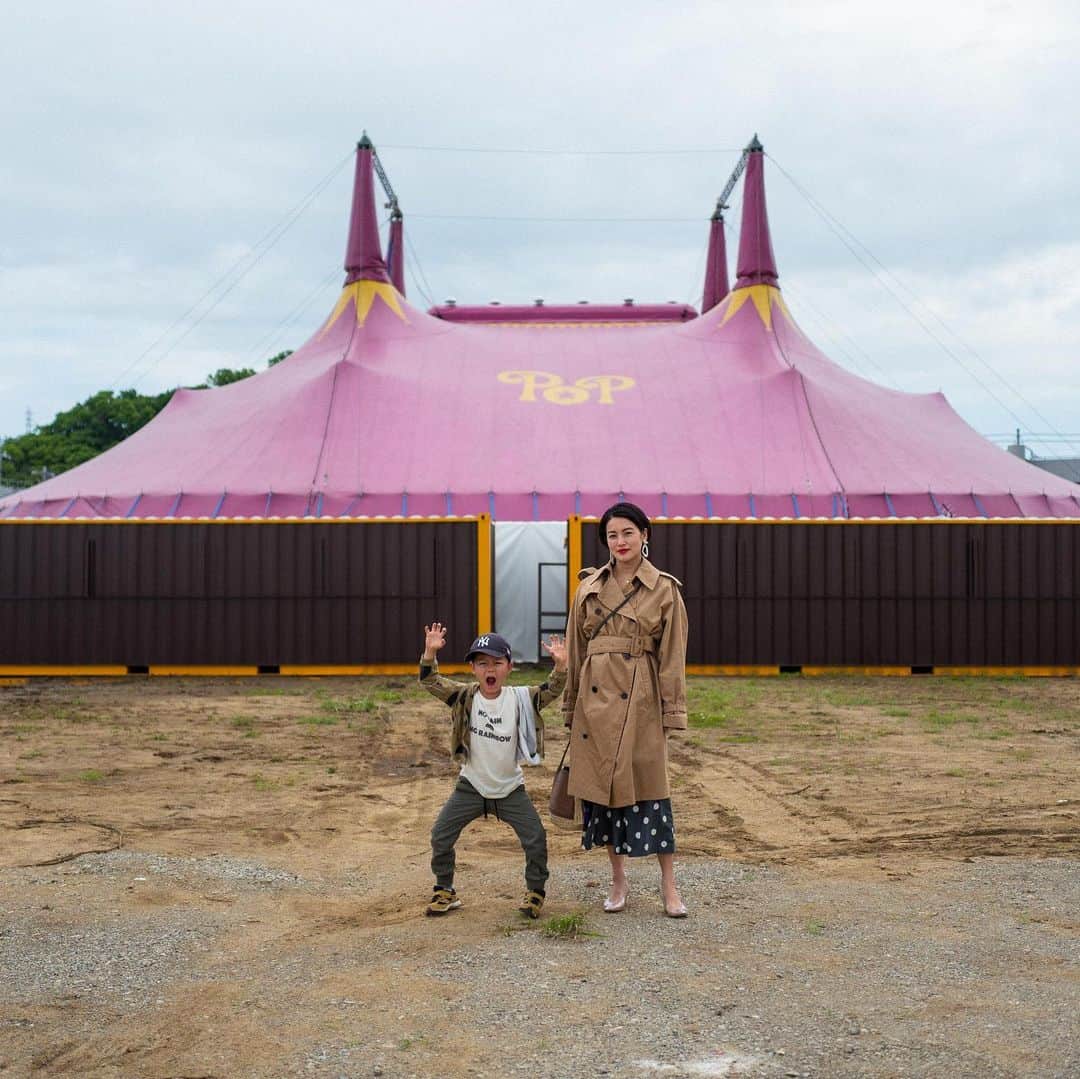 桃生亜希子のインスタグラム：「🎪🤡💘 #街角シリーズだよ」