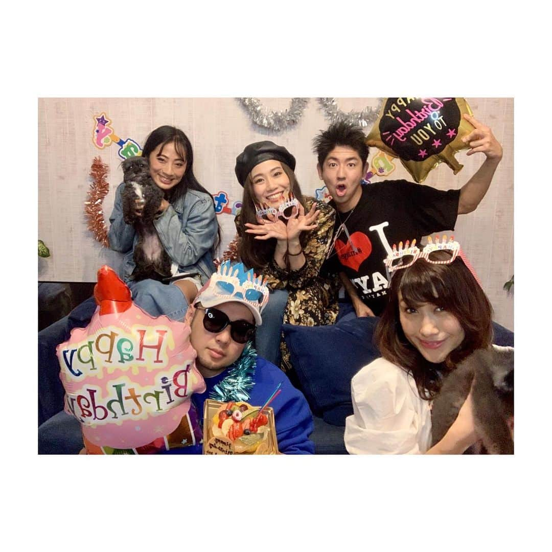 NAUGHTY BO-Zさんのインスタグラム写真 - (NAUGHTY BO-ZInstagram)「たくさんのお祝いメッセージありがとうございます🎉🎁🎊㊗️ . 実は昨日から38度超えの高熱になってしまい😷こんなつらい幕開けをしたら、後は良いことしか起きない気がしています！！！ . サプライズ配信で集まってくれたMAY'Sダンサーズもありがとう💃🕺 . #誕生日 #季節の変わり目に必ず風邪ひく人 #みんなも体調気をつけろよ #配信も付き合ってくれてありがとう #観れなかった人はアーカイブ観てね #今日から仕事頑張れよ💪」5月7日 21時56分 - mays_nbz