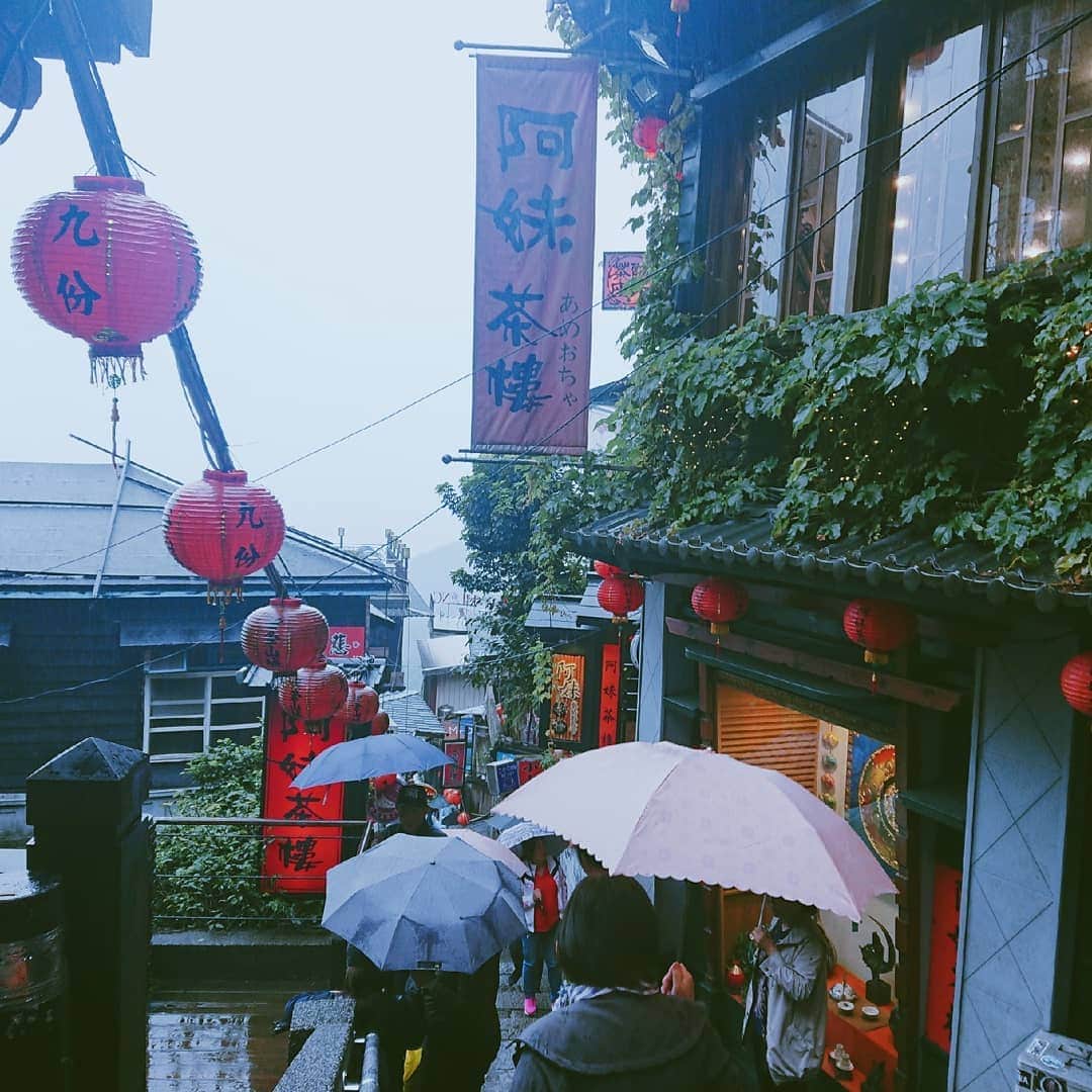 艾芊芊さんのインスタグラム写真 - (艾芊芊Instagram)「#千と千尋の神隠し #九份 #雨降り☔」5月7日 22時04分 - iceykoko
