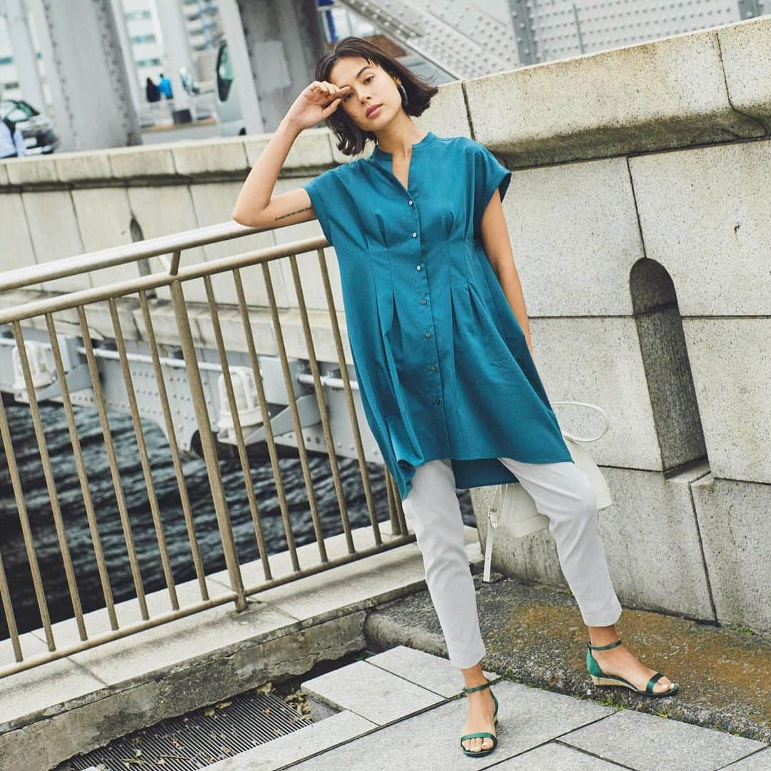 green label relaxingさんのインスタグラム写真 - (green label relaxingInstagram)「It WORKS MAY 2019 WOMEN -green label relaxing season catalog- ・ 『PEACOCK GREEN』 青みを帯びたピーコックグリーンはまさに大人の女性のための上品カラー。今年はお仕事ブラウスもチュニックに更新して。  SHIRT ¥8,900+tax 3516-199-0573  以下のURL、ストーリーアーカイブからご覧いただけます。 http://special.green-label-relaxing.jp/201904w_business/  #unitedarrows #greenlabelrelaxing  #womensfashion #businessfashion #ユナイテッドアローズ #グリーンレーベルリラクシング #チュニック #オフィスカジュアル #オフィススタイル #大人カジュアル #19ss #シーズンカタログ #大屋夏南」5月7日 21時58分 - ua_greenlabel