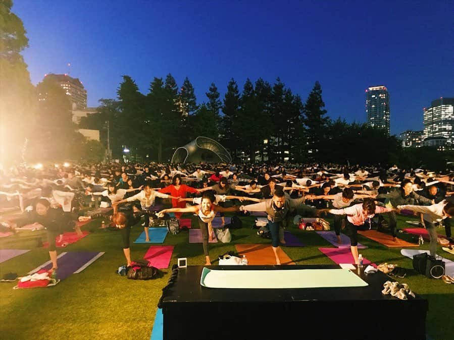 来夏さんのインスタグラム写真 - (来夏Instagram)「#🧘‍♀️ #ミッドパークヨガ の季節がやってきました！🌿 _ 今回は 5/22 wed  19:30-20:30 担当します！🦜 最終日ですので逃さずご参加ください❣️ _ ＊東京ミッドタウン芝生広場 ＊雨天・荒天中止 ＊定員700名 ＊動きやすい服・お水・ヨガマット・タオル・防寒着等  ご持参ください(ロッカーはございません)  詳しくは ミッドパークヨガ 2019で検索してください♩  皆さんのご参加お待ちしています😌 #midparkyoga  #東京ミッドタウン #yoga #ヨガ」5月7日 22時03分 - rairairaika