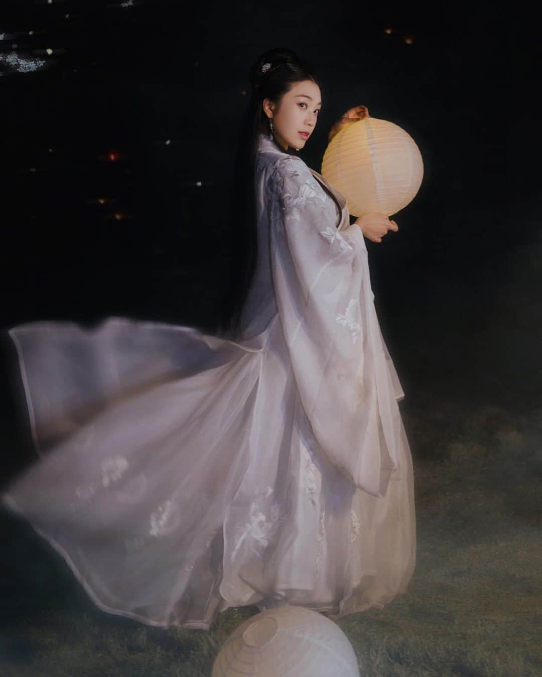 レスレイ・チアンさんのインスタグラム写真 - (レスレイ・チアンInstagram)「Moon Child 🌕✨」5月7日 22時13分 - lesleychianglove