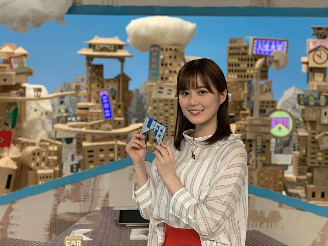 生田絵梨花さんのインスタグラム写真 - (生田絵梨花Instagram)「[ BLOG ]  こんばんは  令和になりましたね〜  みなさんは改元の時は何してましたかー？  私は平成最後の日は学生時代の親友と過ごしました。  今は別々の道を歩んでるけど  やっぱり会うと時の流れが戻るみたいっ  頑張ろうって思えます(^^) さて、令和1発目のシングル 「Sing Out」は  聞いていただけましたか？  クラップしながら口ずさめるような  みんなで盛り上げられる曲になったらいいなぁ♪  皆さま  新しい時代もよろしくお願い致します！  先日、菊田一夫演劇賞授賞式  参加させていただきました。  ありがとうございます。  スピーチで色々気持ちは話させていただきましたが... こんな素晴らしい賞をいただいたことを糧に  勇気を持って挑戦し続けていきたいと思います！  ますます地に足つけて頑張らねば。  本日21時〜LIFE!  に出演させていただきます。  前からずっと見てる番組  いつか出たいっと思っていたので  嬉しい〜〜〜〜 みなさんのムードが温かくて和やかで  とぉっても楽しかったです(o^^o)  田中さん、ムロさん、内村さん、塚地さん、池谷さんと 「気持ちを淹れる喫茶店」コント♪  ぜひみてねん  キンキーブーツを観劇しました！  すっごくパワフルで面白かった〜〜〜 最高！  三浦春馬さん、小池徹平さんを囲んで♪  席たまたま綾さんが隣で  Wロミオの古川さんと大野さんもっ  すごい偶然や〜  浅川さんは虹プレで  遠山さんはモーツァルトでご一緒しました♪  ドラァグクイーン素敵だったぁ！  春馬さんと共演させていただく 「ホイッスル・ダウン・ザ・ウインド」  来年3月ぜひ観に来てください♪  エリカ(。・∀・。)☆彡  2019/05/06」5月7日 22時13分 - _ikuta.erika