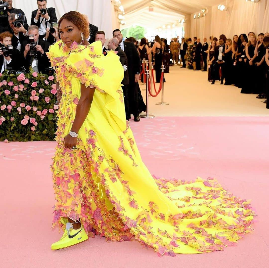 セリーナ・ウィリアムズさんのインスタグラム写真 - (セリーナ・ウィリアムズInstagram)「#MetGala 2019. Co-Chair of CAMP. Thank you @versace for bringing camp to the carpet and @audemarspiguet for keeping me on time.」5月7日 22時05分 - serenawilliams