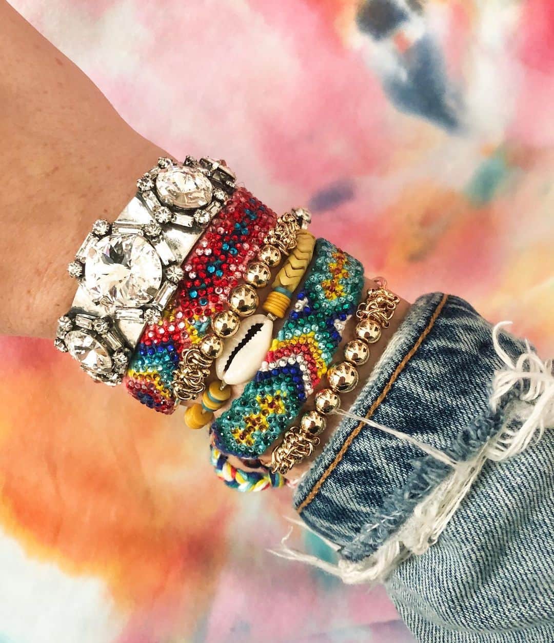 ダニジョーのインスタグラム：「Wanna be best friends? 🌈 Shop our NEW friendship bracelets • More color ways available on dannijo.com ✨ Tap to shop #armparty」