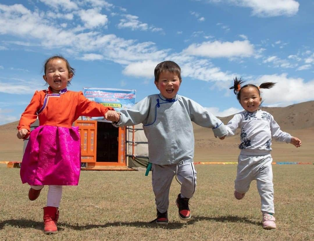 unicefさんのインスタグラム写真 - (unicefInstagram)「Children should feel safe at home, in school and in their communities.  Together, we can #ENDviolence. Let's respect each other, be kind and speak out. © UNICEF/UN0220810/Matas」5月8日 3時45分 - unicef