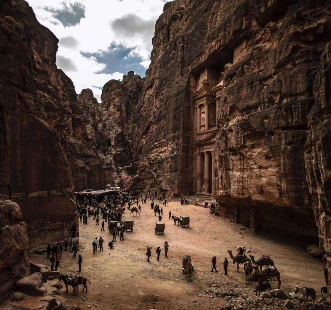 National Geographic Travelさんのインスタグラム写真 - (National Geographic TravelInstagram)「Photo by Muhammed Muheisen @mmuheisen | I get a nostalgic feeling every time I visit the ancient city of Petra in Jordan; it’s a scene from the past and the present in one magical place. For more photos and videos from different parts of the world, follow me @mmuheisen and @mmuheisenpublic #muhammedmuheisen #الاردن #Petra #Jordan」5月7日 22時28分 - natgeotravel