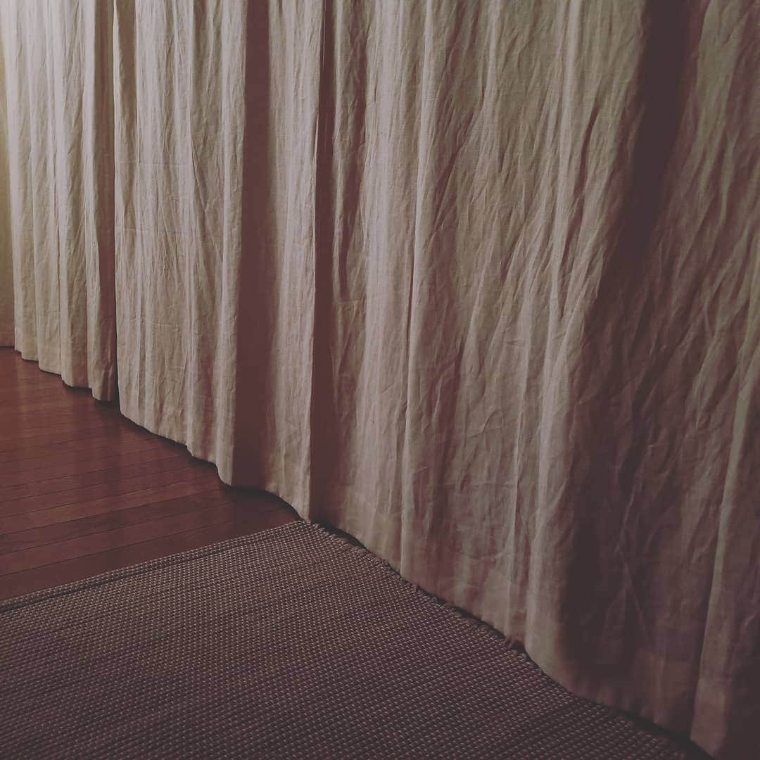 neokazumiさんのインスタグラム写真 - (neokazumiInstagram)「﻿ リポビタンDと葛根湯と﻿ ﻿ 風邪薬飲んで🌃﻿ ﻿ 治った気がする﻿ ﻿ #myroom」5月7日 22時28分 - neokazumi