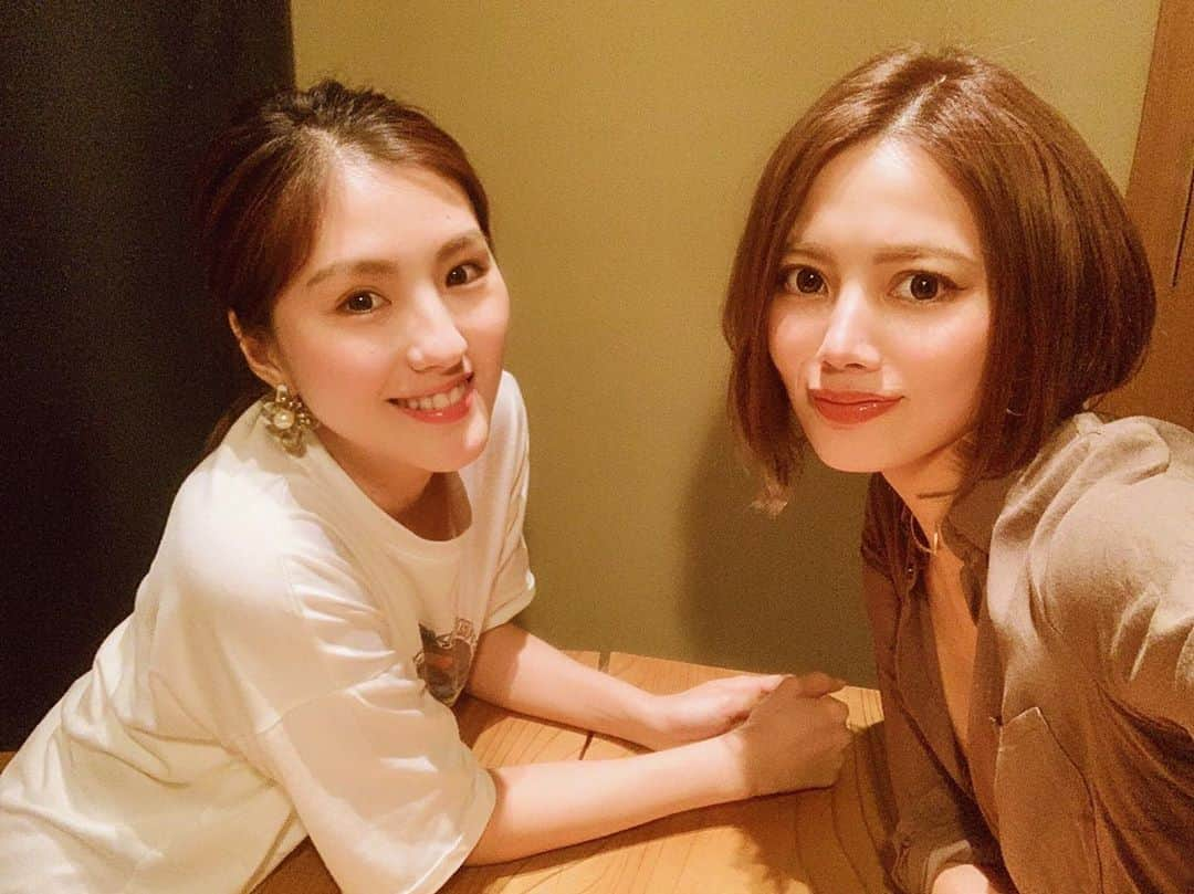 奈津美さんのインスタグラム写真 - (奈津美Instagram)「⌘ 髪伸ばそうと決め込んだのに あすかに会ったら 髪切りたくなっちゃったな〜👨🏼‍🦳 . この日は深い話したな。 やはりね、身体に出る反応は なにかしら意味を持つから みんな自分を要観察だよっ☺︎ セカンドオピニオンも必須！笑 ⌘ #lunch #omotesando #ふくい #表参道のランチたっか #店決まらず彷徨う #セレブな街 #表参道」5月7日 22時38分 - natsumi_7.2.3