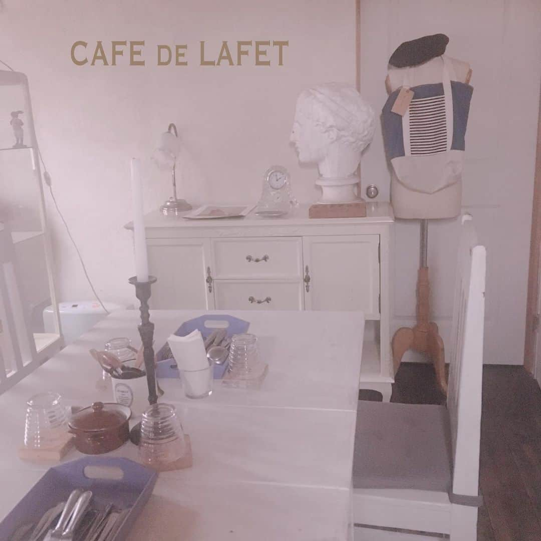 cafe.de.lafet&mon.magasinさんのインスタグラム写真 - (cafe.de.lafet&mon.magasinInstagram)「本日の営業は終了致しました。  本日はディナータイム  ブルターニュの食卓コース 南フランスの休日コースにて、  送別会のお客様、、また  お友達のバースデーに ご来店頂きましたお客様  ご来店頂き誠に有難うございました。  元 R&Bシンガーのスタッフさんに ハッピーバースデー🎉を歌って頂き、  お客様も喜んでおりました。  明日もどうぞ宜しくお願い致します。  #café  #カフェ  #カフェ巡り  #ランチ  #ランチコース  #ディナー  #バースデープレート  #バースデーディナー  #送別会  #個室カフェ  #料理  #fashion  #夜カフェ  #アンティーク  #クラシック  #ガレット  #大宮カフェ  #さいたま新都心ランチ  #instagood  #instafood  #うさぎ スタッフ」5月7日 22時46分 - cafe.de.lafet