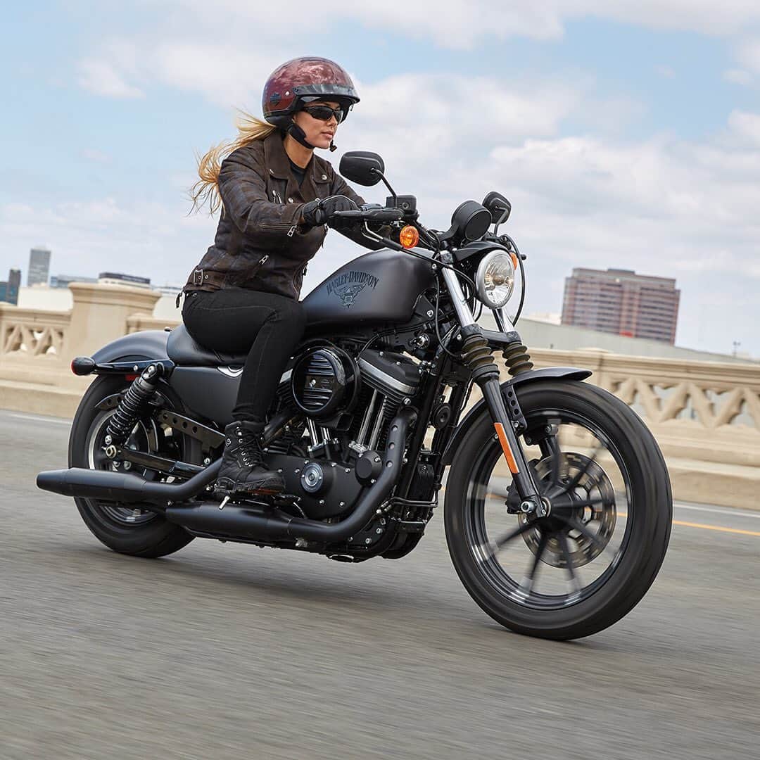 Harley-Davidsonさんのインスタグラム写真 - (Harley-DavidsonInstagram)「Only a few days left to get mom what she really wants! Swipe or visit your local dealer to find the perfect gift. #HarleyDavidson #FindYourFreedom #MothersDay」5月7日 22時57分 - harleydavidson