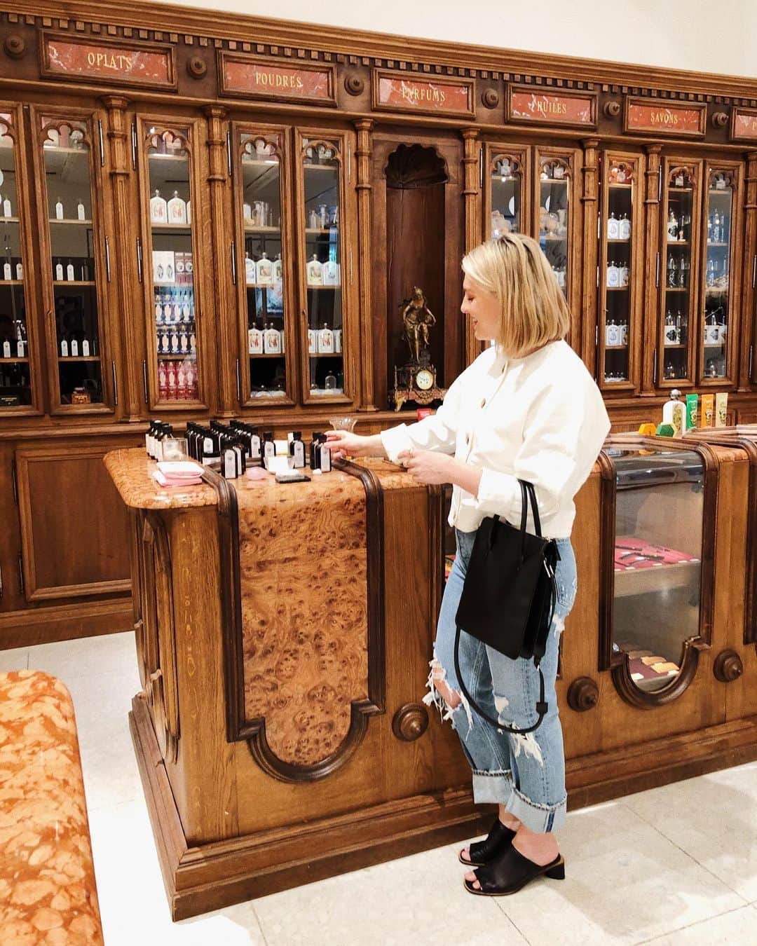 Estée Lalondeのインスタグラム：「In my element surrounded by lotions and potions! 🧼🧴(Press appointment) @officine_universelle_buly  __________________________________  Bag 🖤 @delaroq (gifted) Sandals @acnestudios  Shirt @aritzia __________________________________  #ELbeauty #ELwears」