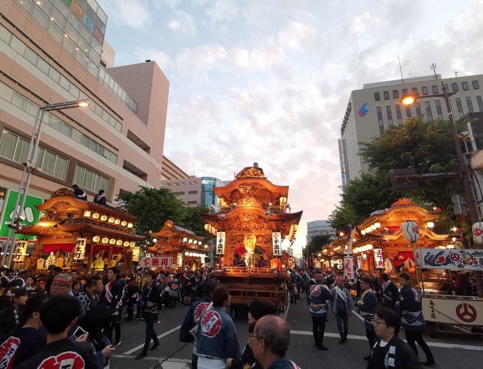 AMIさんのインスタグラム写真 - (AMIInstagram)「浜松祭り2019㊗️❤️ 小さい頃からずっと家族と参加している浜松祭り。 5月の3.4.5日は必ずお祭りのために地元へ帰るの。 浜松祭りが私の1番の楽しみ😌✨これは一生変わらないだろうなぁ。 大切な家族との時間、大好きな友達や、先輩、後輩との時間。そして元目町の皆様との時間。 最高に幸せな時間でした✨ ありがとうございました😊 #浜松祭り #浜松祭り2019 #family」5月7日 22時53分 - amixxamiaya