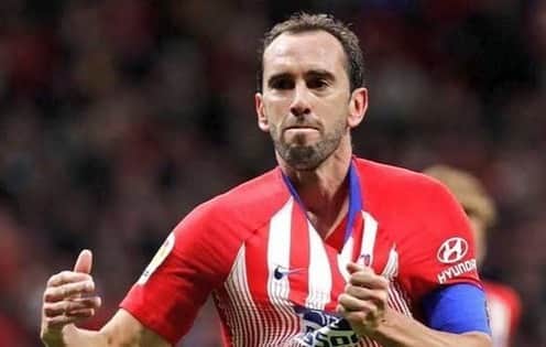 フェルナンド・トーレスのインスタグラム：「Hoy es un día tremendamente triste para todos los atléticos . Se despide un central de época, un capitán con mayúsculas.  Como compañero me gustaría decirte que ha sido un placer luchar a tu lado y ver cómo te has partido la cara por este club y esta afición . Como aficionado me gustaría  darte las gracias por hacernos tan felices en tantas ocasiones y ver cómo alguien que no ha nacido atlético lo siente como el que más.  Te has ganado ser una de las más grandes leyendas de este club con tu esfuerzo y ejemplo. Gracias eternas @diegogodin . Mucha suerte en tu nueva aventura amigo . #graciasgodin」
