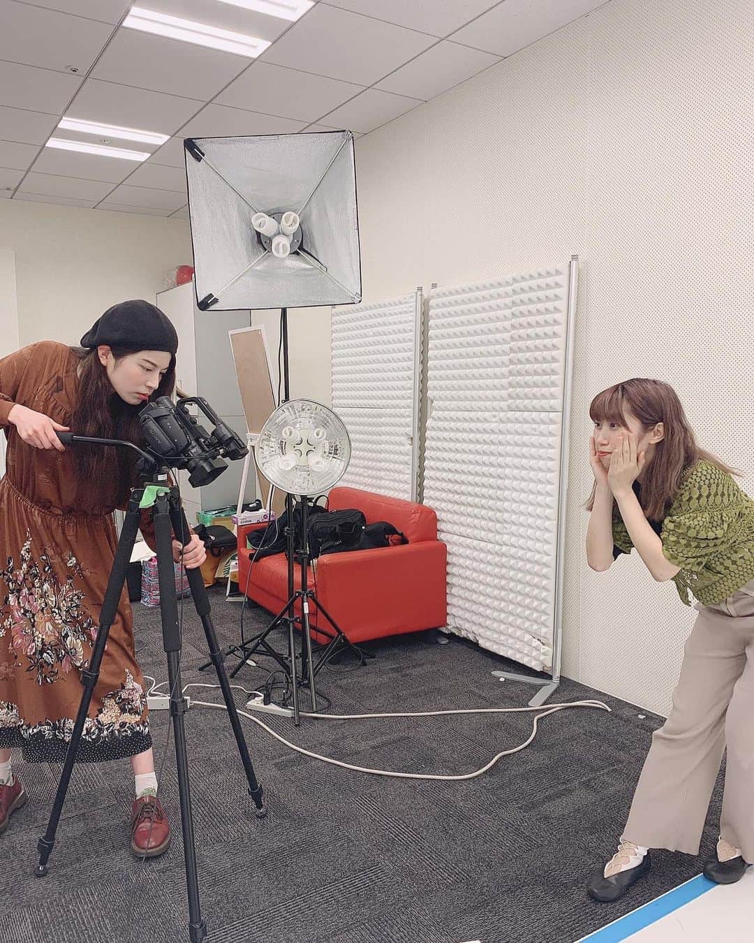 ほな・いこかのインスタグラム：「いーよ、その調子だよ！ かわいいねぇ。。 もっと笑ってー？  #ファンクラブコンテンツ撮影」