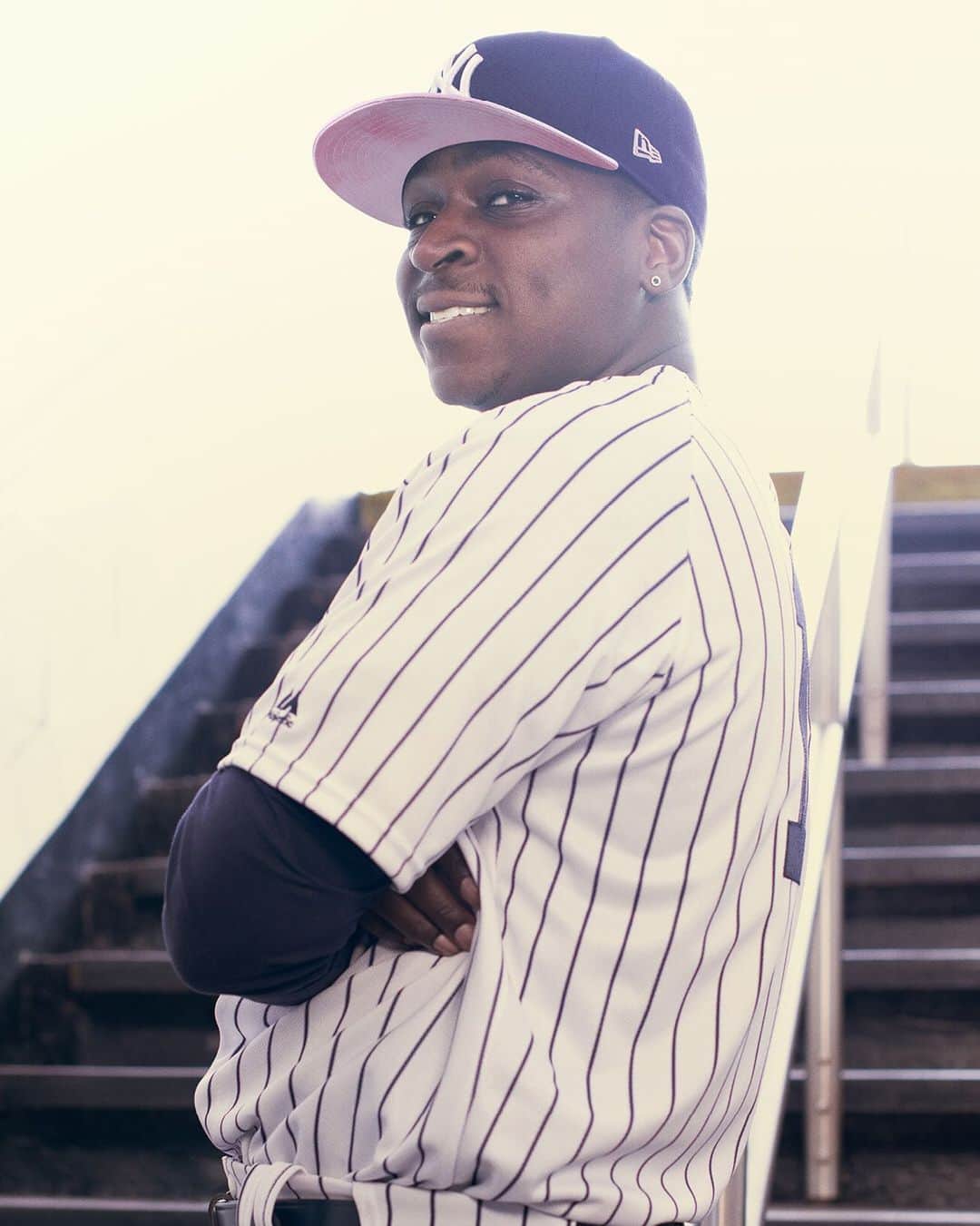 ニューエラ・キャップのインスタグラム：「This weekend we honor mom with the Official On-Field Cap of Mother’s Day. All teams available at neweracap.com. WE REIGN AS ONE •  @sirdidig18 in the New York Yankees Mother’s Day #59FIFTY Fitted」