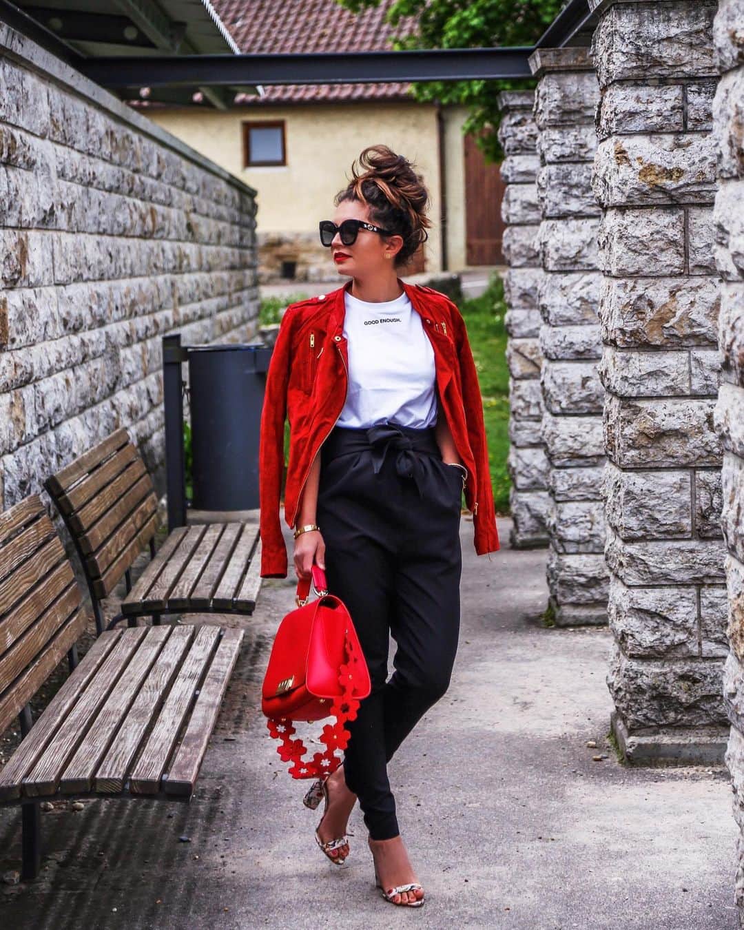 Anniさんのインスタグラム写真 - (AnniInstagram)「„I got that red lip classic thing that you like...“ 💋❤️☀️😎✨ {Outfit is up on my Blog} ——————————————————————————— • • • • •  #outfit #fashion #fashionblogger #ootd  #shopbop #fashionblogger_de #blogger #inspiration #inspo #girl #me #look #ig #kissinfashion #americanstyle #stuttgart #liketkit」5月7日 23時02分 - annaleacosta