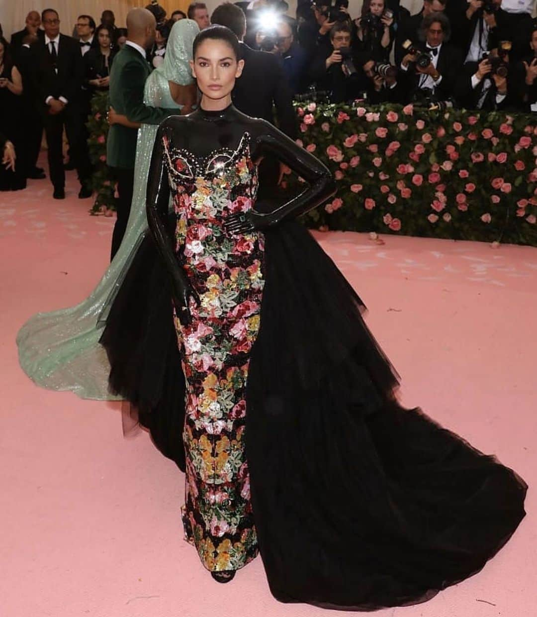 リリー・オルドリッジさんのインスタグラム写真 - (リリー・オルドリッジInstagram)「Met Gala 2019 by @RichardQuinn Thank you Anna & @VogueMagazine for the spectacular evening!!! Styled by @lesliefremar wearing @bulgariofficial jewels & @tabithasimmons shoes 🖤🖤🖤 Hair by @brycescarlett  Makeup by @quinnmurphy  Nails by Mercedes @tenoverten 💋💋💋」5月7日 23時04分 - lilyaldridge