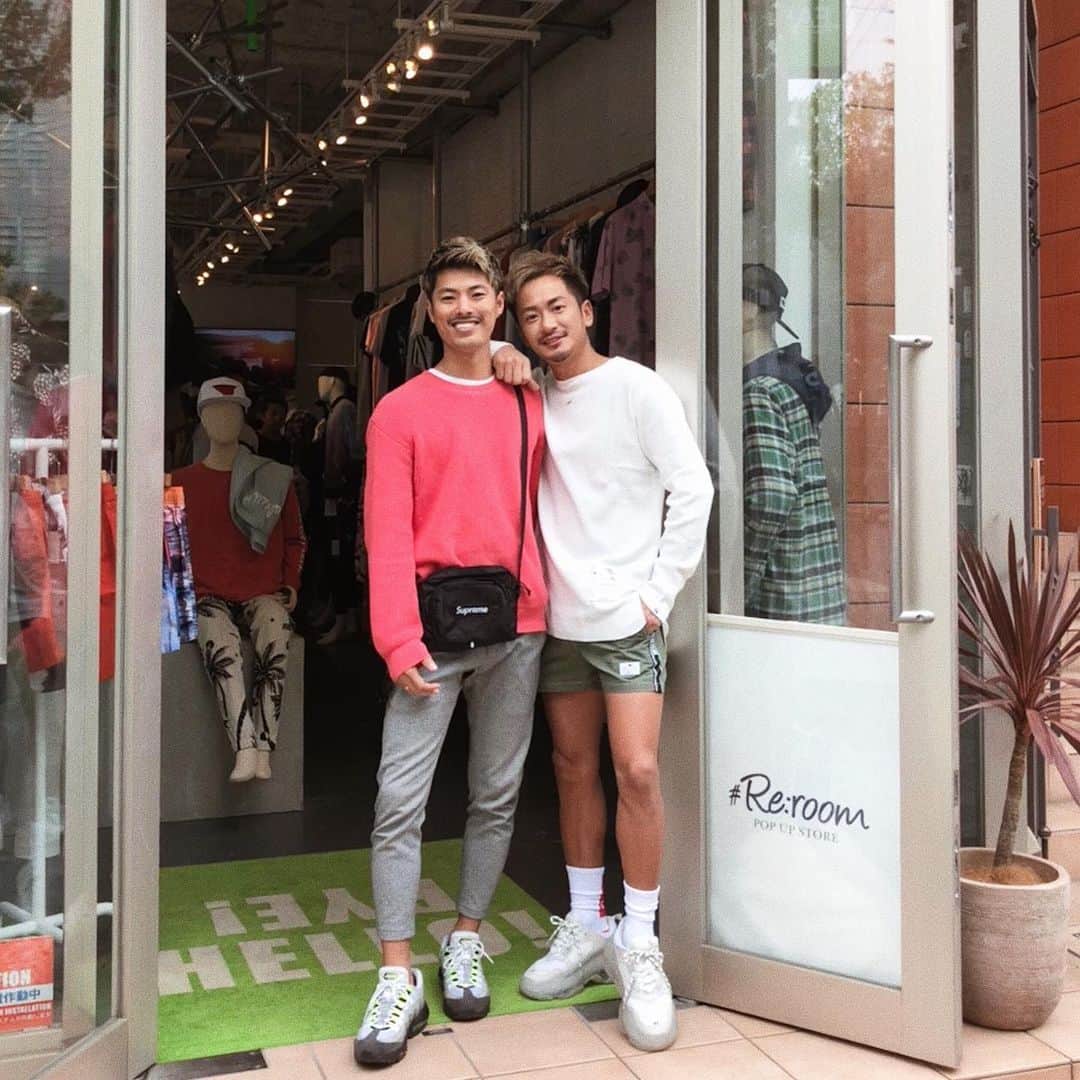 Yuma Yamashitaさんのインスタグラム写真 - (Yuma YamashitaInstagram)「. . @reroom_tokyo @sunsbyreroom @reroom_mini POP UP STORE in NAGOYA . @shintaro_kitaoka イケメンたろちゃんと👨‍❤️‍👨 #たろちゃんとか言ったことはない おれにとって憧れの男性 北岡伸太朗様♡」5月7日 23時23分 - yuma_andagi