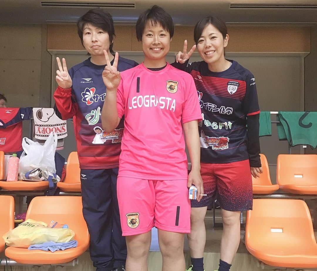 木原梢さんのインスタグラム写真 - (木原梢Instagram)「GWはユニアオカップ@名古屋⚽️ シーズン開幕前に全国のレベルの高いチームと試合ができる素晴らしい大会✨  2日間で5試合。ハードだったけど、めちゃくちゃ疲れたけど、試合がたくさんできて楽しかった😊 前のチームメイトにも会えたし♪  ユニアオレディースさんありがとうございました🙇🏻 大会運営に関わってくださったスタッフの皆様にも感謝です🙇🏻 #さいたまSAICOLO #ユニアオカップ #GW #ひろさん写真ありがとうございます #集合写真 #よそ見してたら #遠くから狙ってる人 #発見。笑 #チームオルカ #相変わらずデカくて黒い人」5月7日 23時15分 - kozu0917