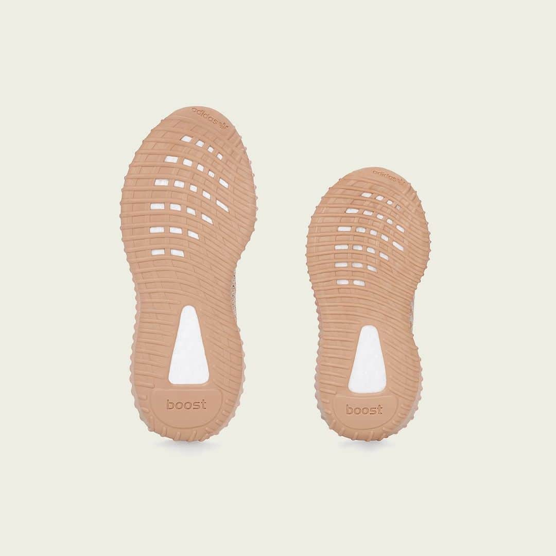 adidas Originalsさんのインスタグラム写真 - (adidas OriginalsInstagram)「YEEZY BOOST 350 V2 CLAY. AVAILABLE MAY 18 IN KIDS AND INFANTS ONLY. AT ADIDAS.COM/YEEZY」5月7日 23時32分 - adidasoriginals