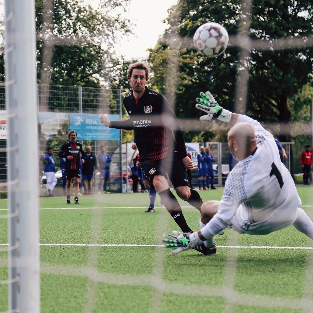 バイエル・レバークーゼンさんのインスタグラム写真 - (バイエル・レバークーゼンInstagram)「👍 Thumbs up, @stefan.kies is back on the pitch! Kies gave his debut for our veterans, the “Bayer 04-Traditionself”, scoring two goals. Final score: 11-3 against SSV Alkenrath. Not bad, Kies! 👏👏👏 #Bayer04 #Werkself」5月7日 23時32分 - bayer04fussball