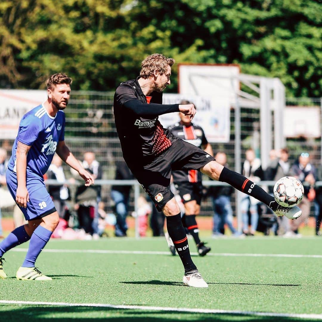 バイエル・レバークーゼンさんのインスタグラム写真 - (バイエル・レバークーゼンInstagram)「👍 Thumbs up, @stefan.kies is back on the pitch! Kies gave his debut for our veterans, the “Bayer 04-Traditionself”, scoring two goals. Final score: 11-3 against SSV Alkenrath. Not bad, Kies! 👏👏👏 #Bayer04 #Werkself」5月7日 23時32分 - bayer04fussball