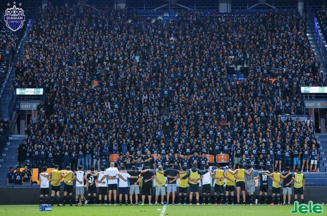 細貝萌さんのインスタグラム写真 - (細貝萌Instagram)「vs浦和。1-2の敗戦…⚽️ 僕自身ACLが始まった時はリハビリ中だった事もあり、今大会は登録外なのでプレーする事は出来ませんが、今日も古巣浦和との試合を観戦し、色々感じることが出来ました。リーグ戦、カップ戦と全力でプレーしていきます。 #buriram#buriramunited#gu12 #浦和レッズ#urawareds」5月7日 23時40分 - hajime_hosogai_official