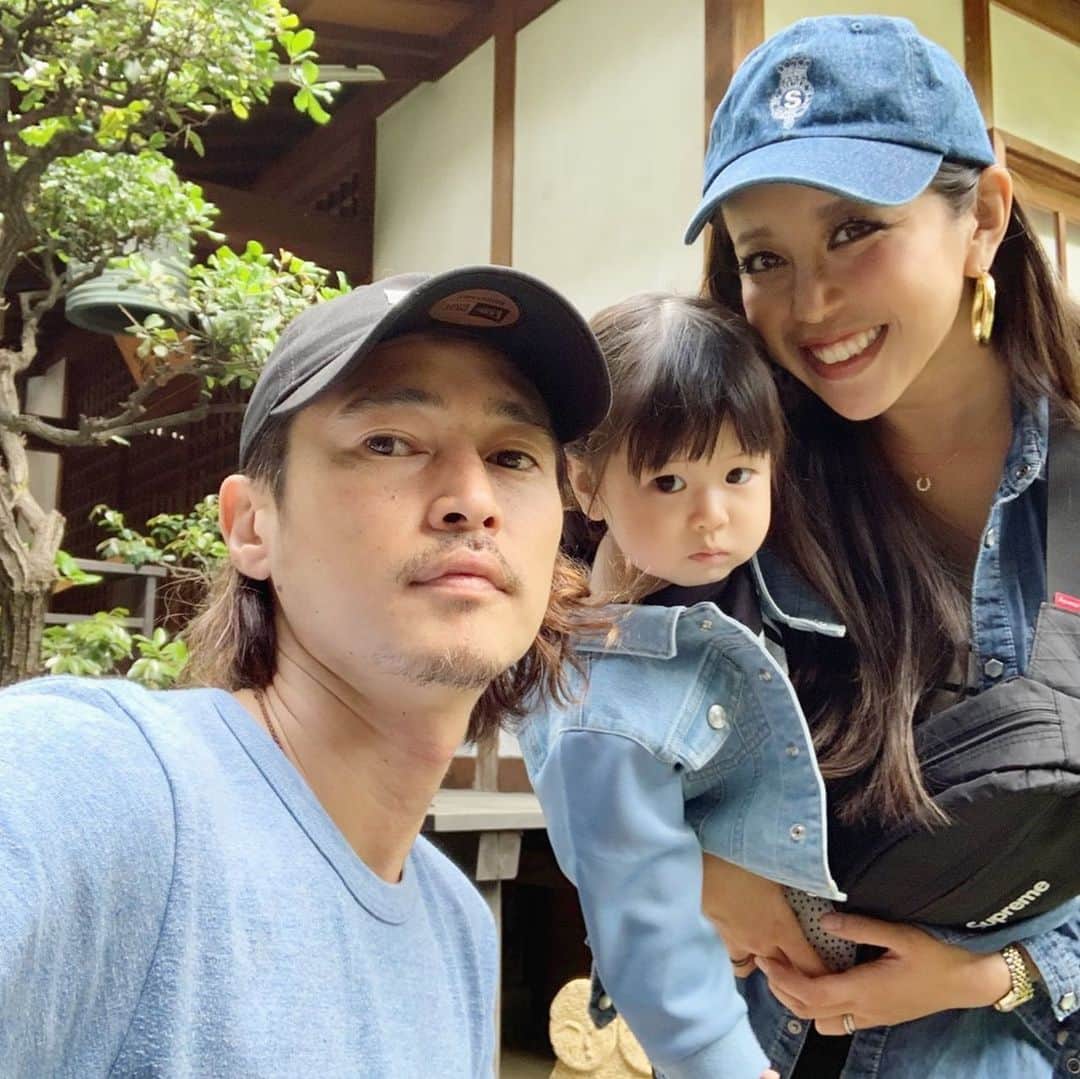 PINKYのインスタグラム：「Happy 40th Birthday my love💏💗🎊 . 最愛の夫であり、子供達の素晴らしい父親であり、最高の人生のパートナー🤝 そして、唯一無二の愛の表現者である貴方を誇りに思います🙏❤️✨ . これからも、響き合いながら共に素晴らしい人生を歩んでいきましょう👫🌈✨ ・・・ ・・・ #love #happy #family #HappyBirthday #mylove #parentslife #partner #husbandandwife」