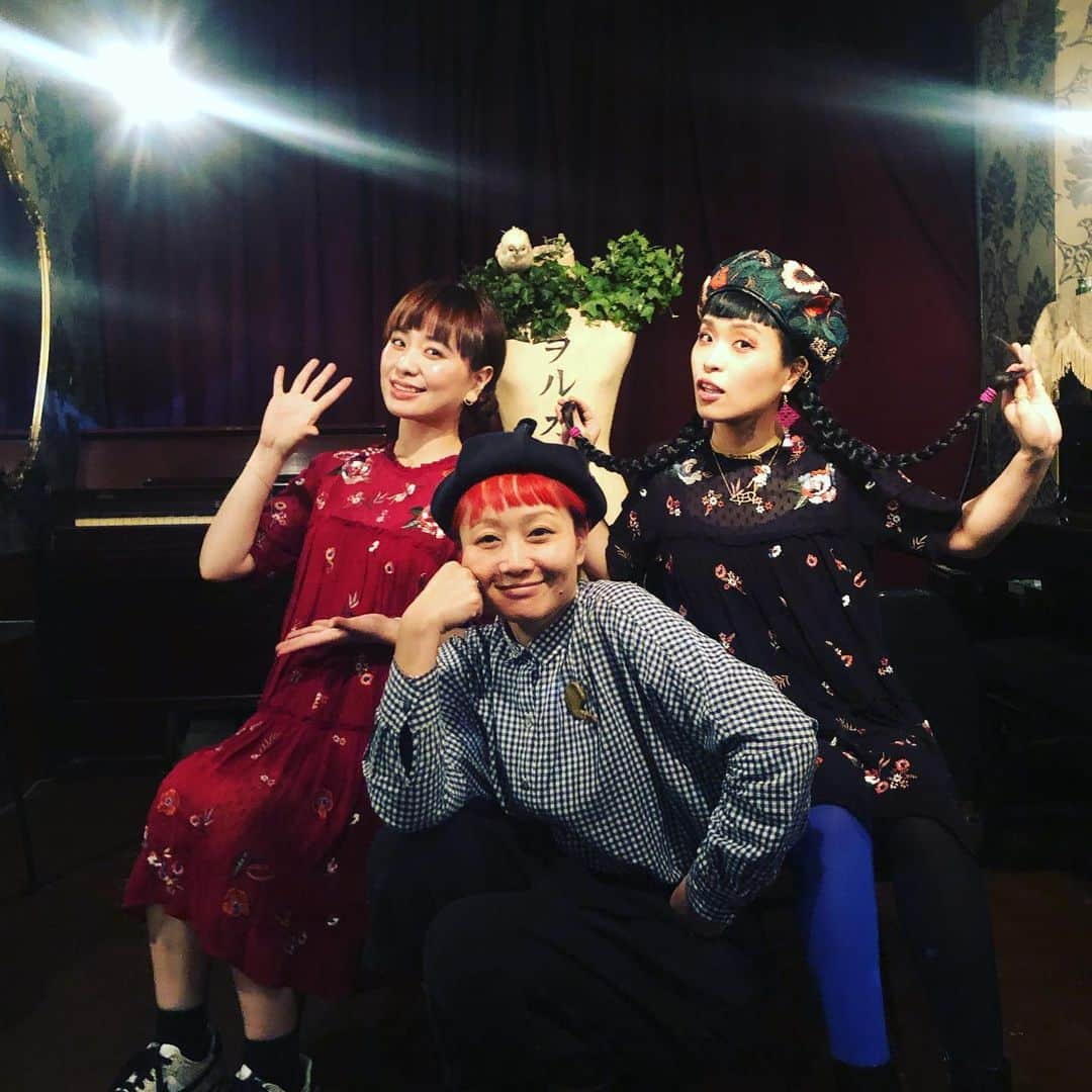 小春さんのインスタグラム写真 - (小春Instagram)「ヲルガン座ありがとうございました！喋りすぎたし小春がアコーディオン弾きだすとコバエは発生するし妹の打ち上げコーナーはサイコパスだし… #人生伸びたり縮んだり」5月7日 23時56分 - suttokodokkoiii