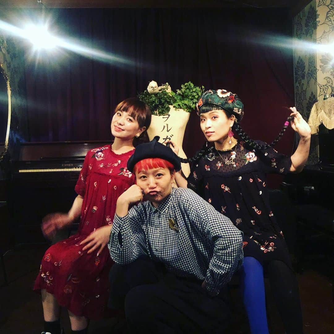 小春さんのインスタグラム写真 - (小春Instagram)「ヲルガン座ありがとうございました！喋りすぎたし小春がアコーディオン弾きだすとコバエは発生するし妹の打ち上げコーナーはサイコパスだし… #人生伸びたり縮んだり」5月7日 23時56分 - suttokodokkoiii