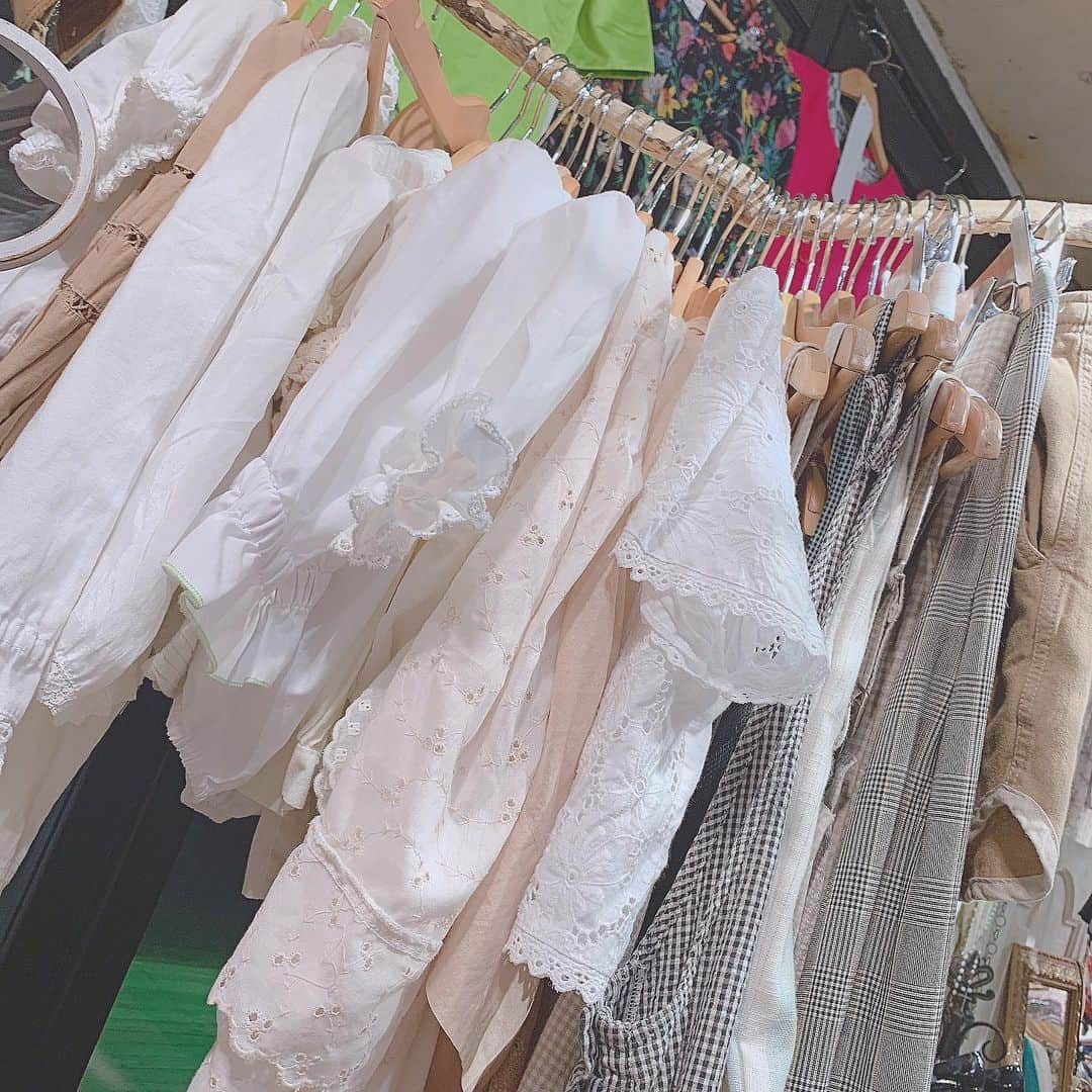 平田詩奈さんのインスタグラム写真 - (平田詩奈Instagram)「古着屋さんめぐりしたいな👗💭﻿ ﻿ ﻿ GW終わっちゃったけど﻿ がんばろうね‪☺︎‬♥﻿ ﻿ ﻿ #古着屋さん #古着屋巡り」5月8日 0時31分 - shiina__0822