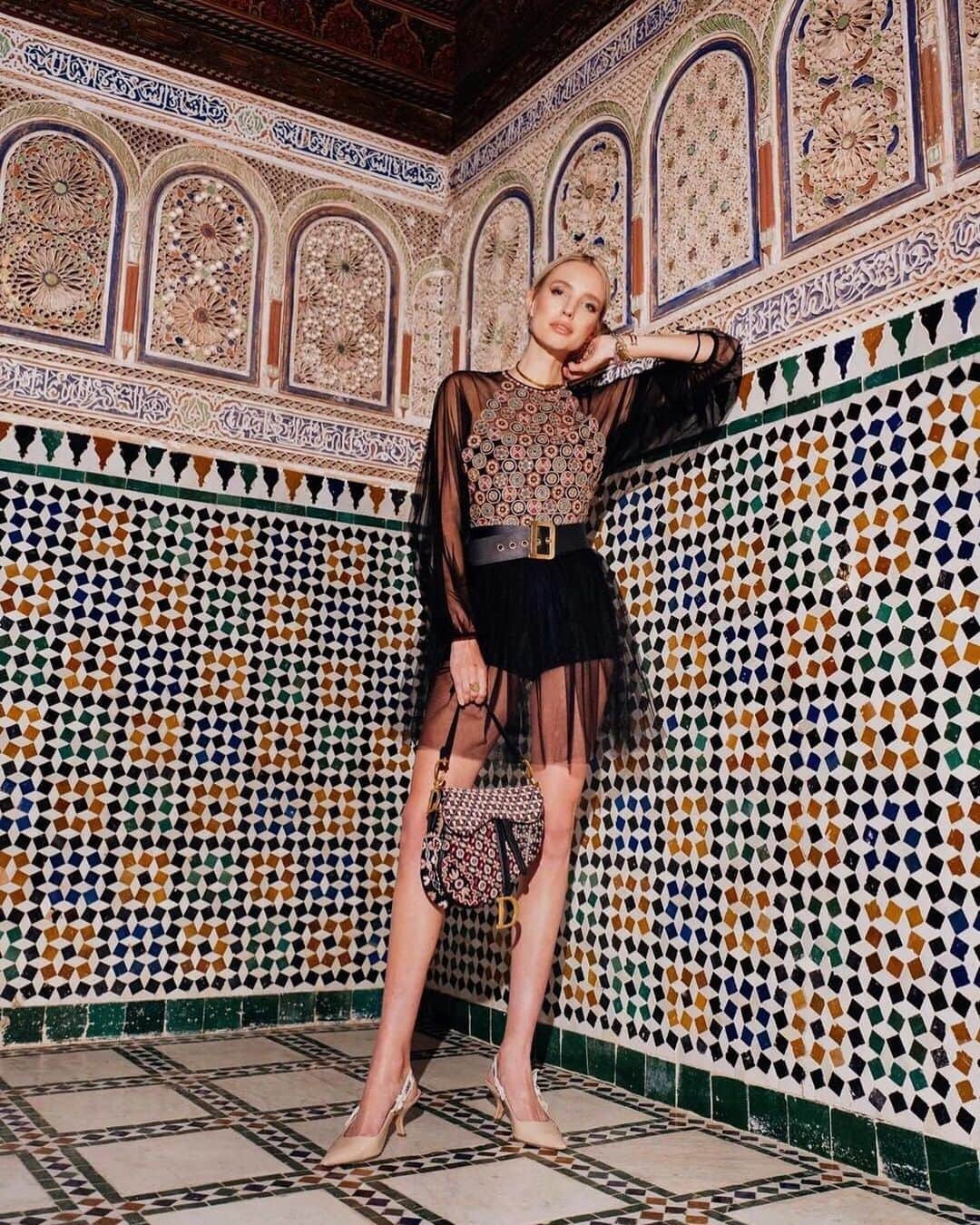 レオニー・ハンネさんのインスタグラム写真 - (レオニー・ハンネInstagram)「Last one from #DiorCruise...✨ Anzeige/ ...as I want to shout out to my friend @germanlarkin who’s always around to get the shots! These are some of my favourite pics he took in Marrakech (all during night time!). See you in two days! ⭐️ #Marrakech #Dior #DiorCommonGround」5月8日 0時37分 - leoniehanne