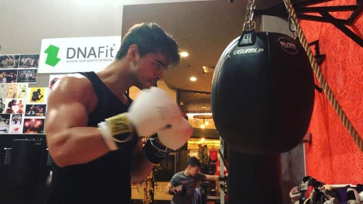 Berk Atanのインスタグラム：「Kan,ter,hırs... 🥊」