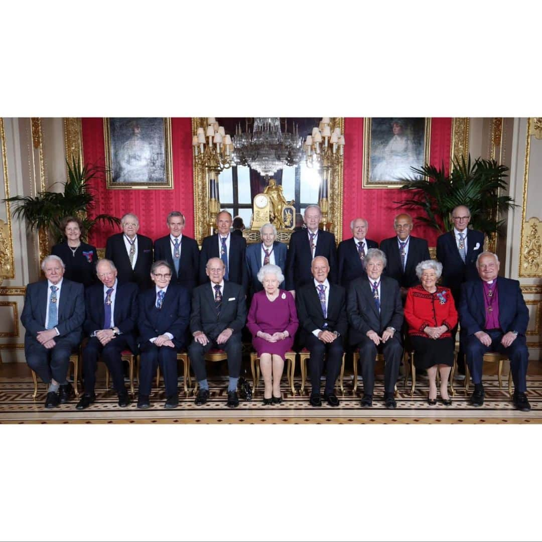 ロイヤル・ファミリーさんのインスタグラム写真 - (ロイヤル・ファミリーInstagram)「Her Majesty The Queen is pictured with Members of the Order of Merit, following a luncheon held at Windsor Castle this afternoon.  The Duke of Edinburgh also attended the lunch and has been a Member of the Order of Merit since 1968. The Order was first introduced in 1902 by King Edward VII and is a special mark of honour presented by the Sovereign to individuals of exceptional distinction in the arts, learning, sciences and other areas such as public service. Swipe to see more images from today’s event, including The Duke of Edinburgh with Sir David Attenborough, who was made a Member of the Order of Merit in 2005. 📷 PA Images」5月8日 0時49分 - theroyalfamily