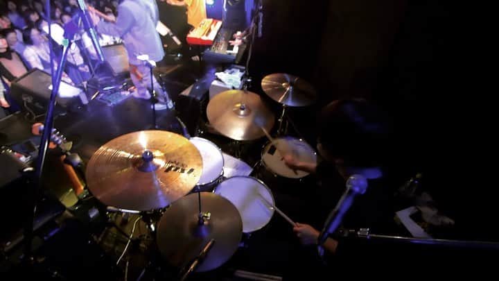 吉澤響のインスタグラム：「2019/04/06 下北沢GARAGE 『After Fork in the Road』/ 渡會将士  とても大好きな曲。ひさびさに叩けてうれしかったなぁ。  #drums #drummer #gretsch #live #gretschdrums #セカイイチ #渡會将士」