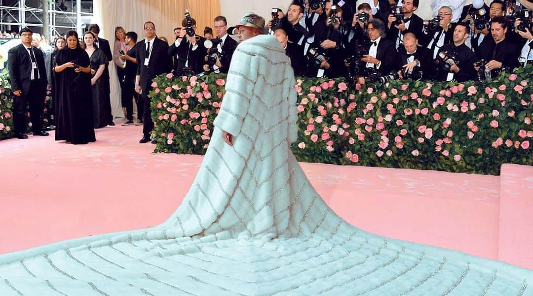 マックルモアーさんのインスタグラム写真 - (マックルモアーInstagram)「When you don’t get the invite but you still show up and nobody questions you because your whole life is camp #metgala #fauxfur」5月8日 0時59分 - macklemore