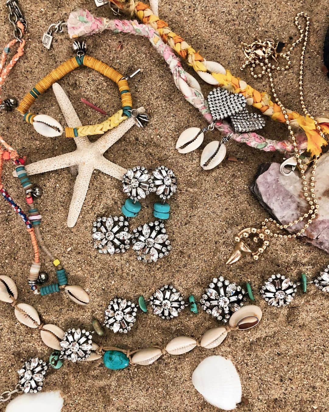 ダニジョーのインスタグラム：「Sand toys ☀️🌊 tap to shop your summer essentials」