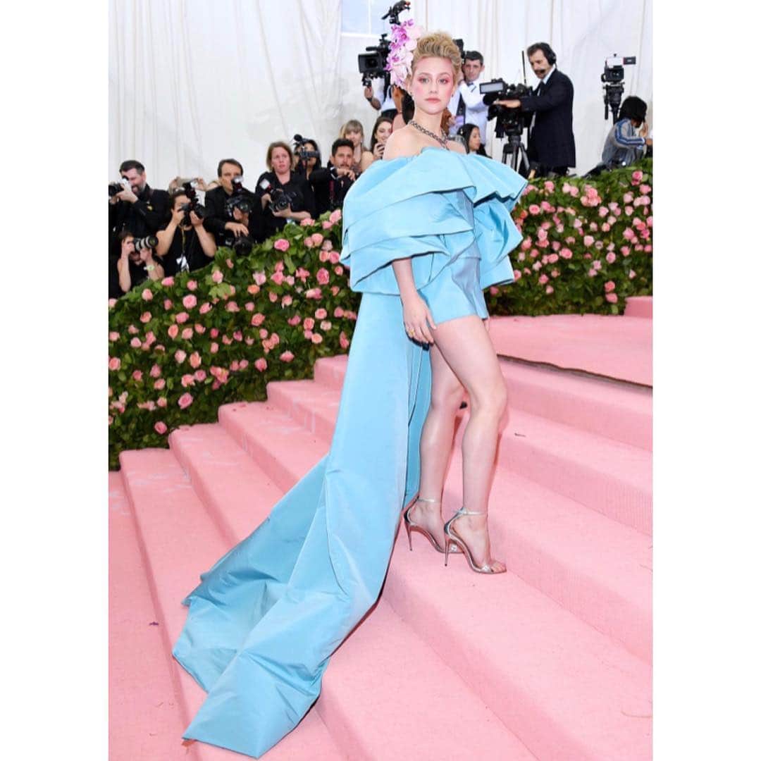 リリ・ラインハルトのインスタグラム：「Went ~camping~ last night.」