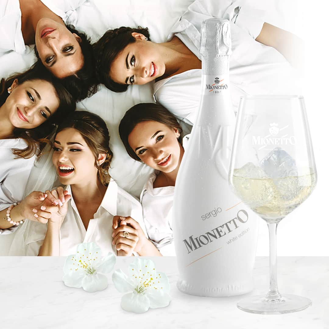 Mionetto Proseccoさんのインスタグラム写真 - (Mionetto ProseccoInstagram)「Live every moment of Spring, enjoy the warm season with your friends and taste the Cuvée Sergio White Edition. #MionettoWhiteTime」5月8日 1時01分 - mionetto_prosecco