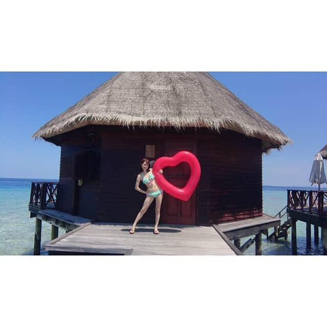 三島ゆかりさんのインスタグラム写真 - (三島ゆかりInstagram)「4着目👙 パステルグリーンのリボンビキニ🎀 こーゆー可愛い系はもう卒業かな😂 久しぶりに着たけど、これからはもっと大人っぽい水着がいいかも💖👍 #maldives #vacances #resort #island #sea #swimwear #pastelcolors #green #ribbon #nicepic #japanesegirl #trip #gw #kawaii #cute #refresh #死ぬまでに行きたい世界の絶景 #絶景 #最高 #ロケーション良すぎ #インスタ映え #ストーリーも見てね  #三島ゆかり #ゆかりんごチャンネル #ゆかりんごgames #チャンネル登録よろしくね #followme」5月8日 1時12分 - apple340