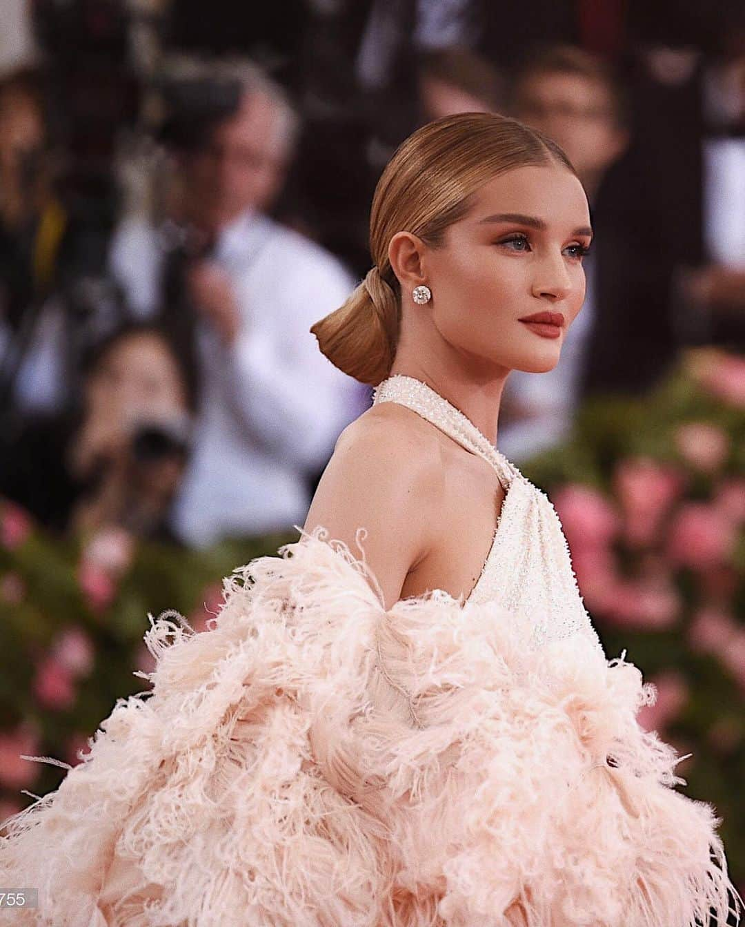 ロージー・ハンティントン＝ホワイトリーさんのインスタグラム写真 - (ロージー・ハンティントン＝ホワイトリーInstagram)「Smiling on the inside #metgala #metcamp」5月8日 1時24分 - rosiehw