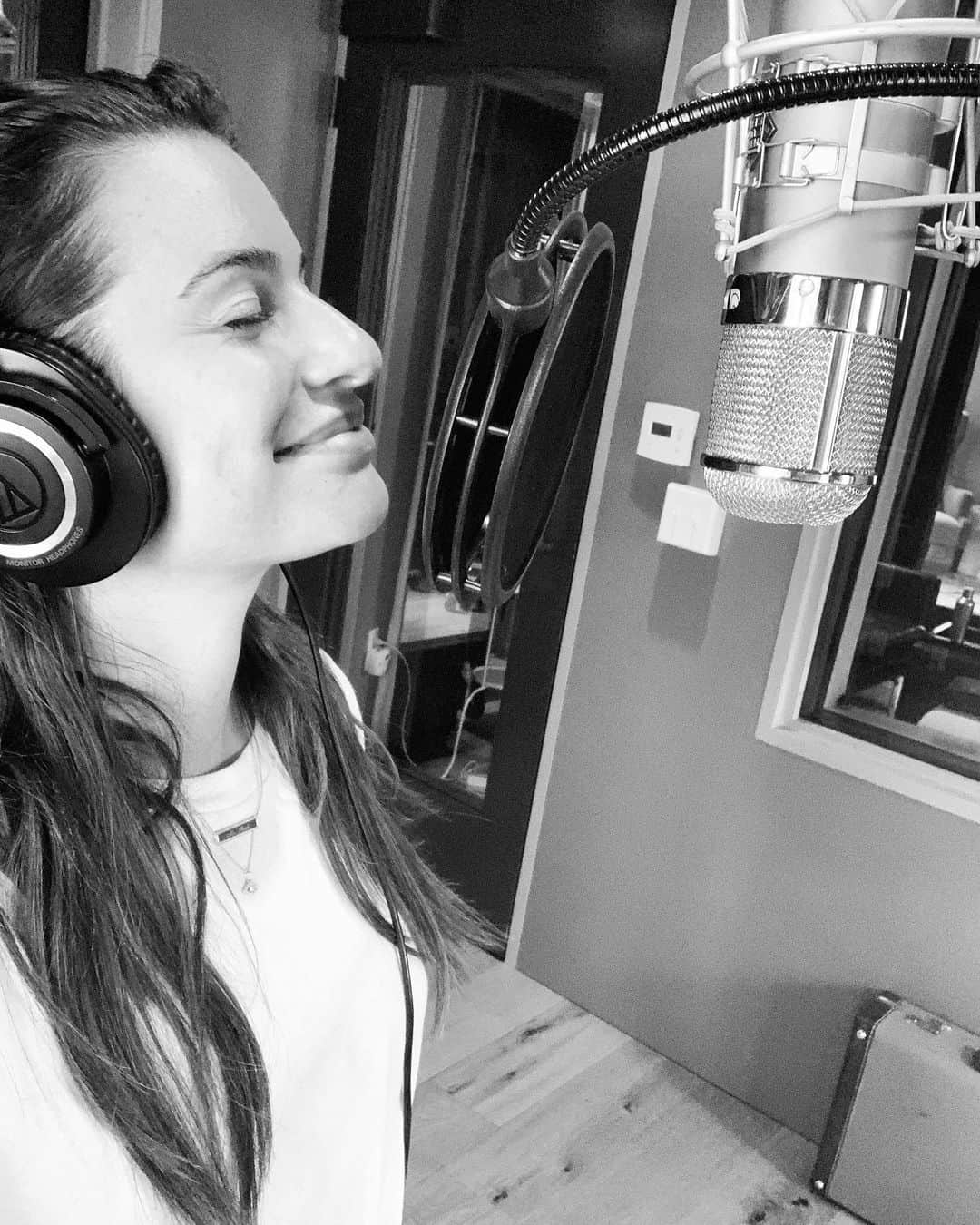 リア・ミシェルさんのインスタグラム写真 - (リア・ミシェルInstagram)「So excited to finally announce #LM3 coming this year🎶❤️」5月8日 1時25分 - leamichele