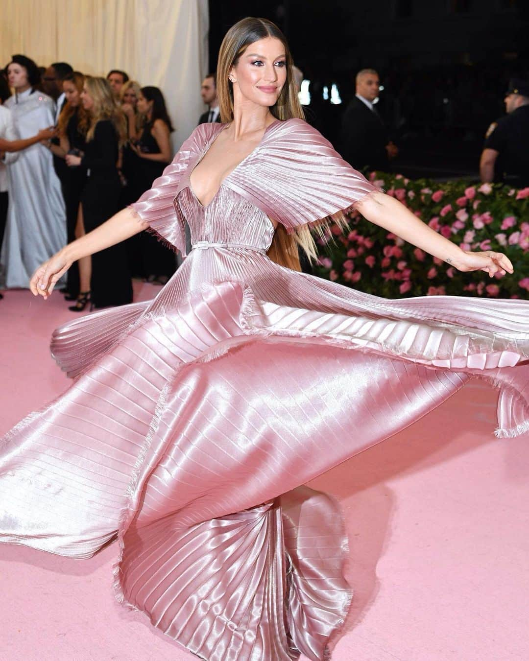 ジゼル・ブンチェンさんのインスタグラム写真 - (ジゼル・ブンチェンInstagram)「Fun night at #MetGala 💕 Noite divertida no Met.」5月8日 1時20分 - gisele